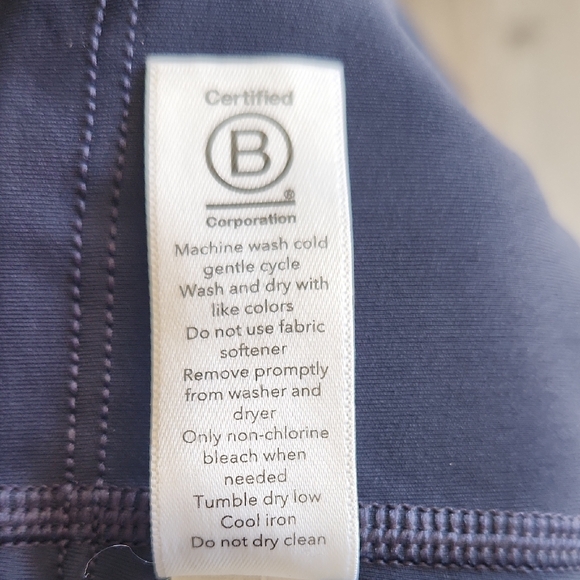 Athleta Navy High-Rise Bike Shorts with Side Pockets - Picture 6 of 7